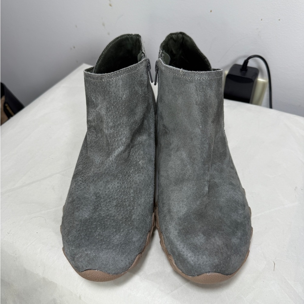Skechers NWOT Biker Lite Suede Ankle Boots- Sz 9.5 - Picture 4 of 16